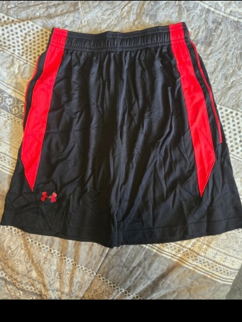 Under Armour Black Mesh Athletic Shorts with Red Accent Size Large NWOT - Picture 2 of 4